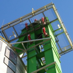 Bucket elevator with HRD cylinders