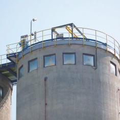 Venting device on concrete silo